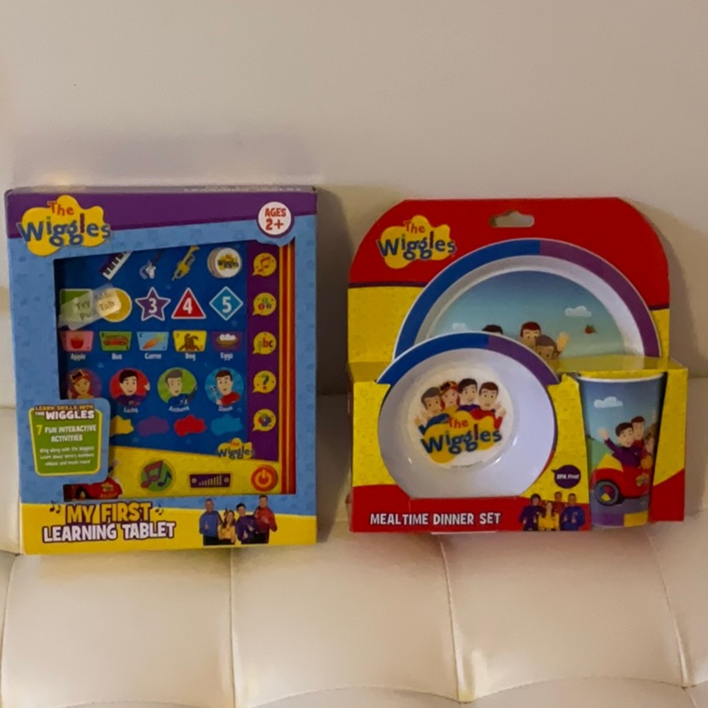 The Wiggles My First Learning Tablet and Mealtime Dinner set bundle